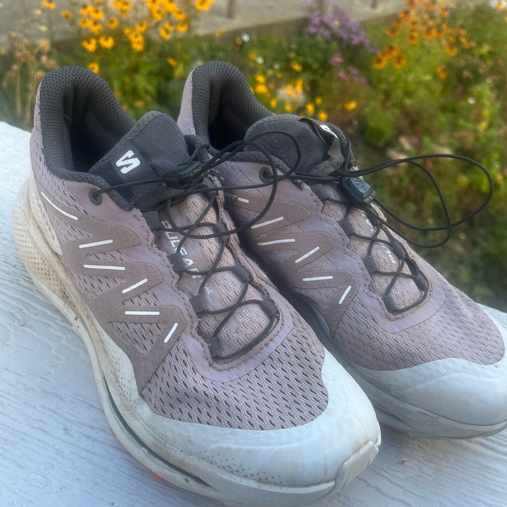 Salomon • women’s • sz: 7 • lavender & white • trail runners • good condition •